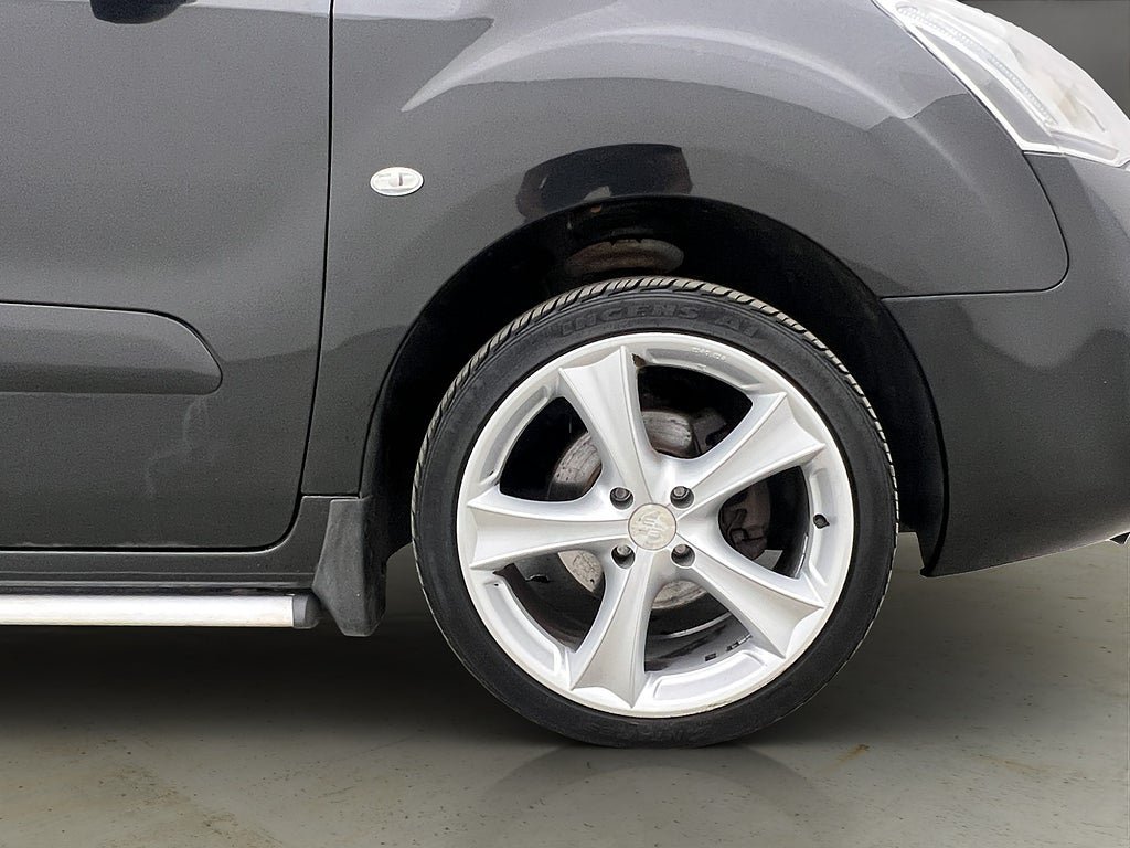 Vehicle Image 33