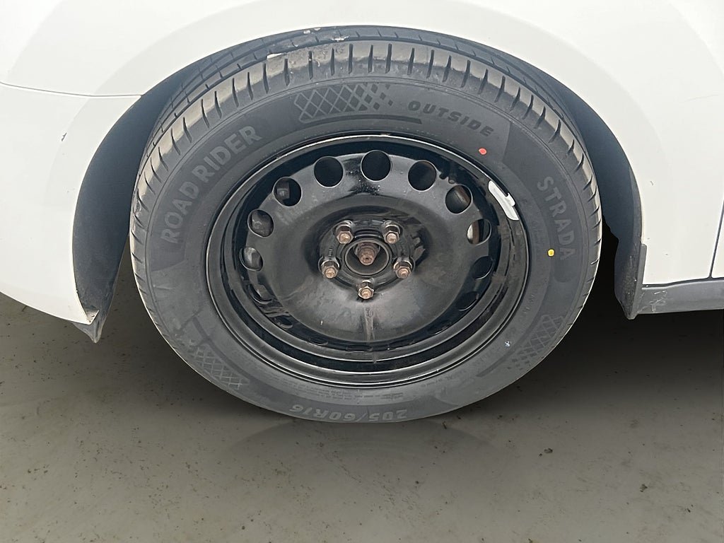 Vehicle Image 24