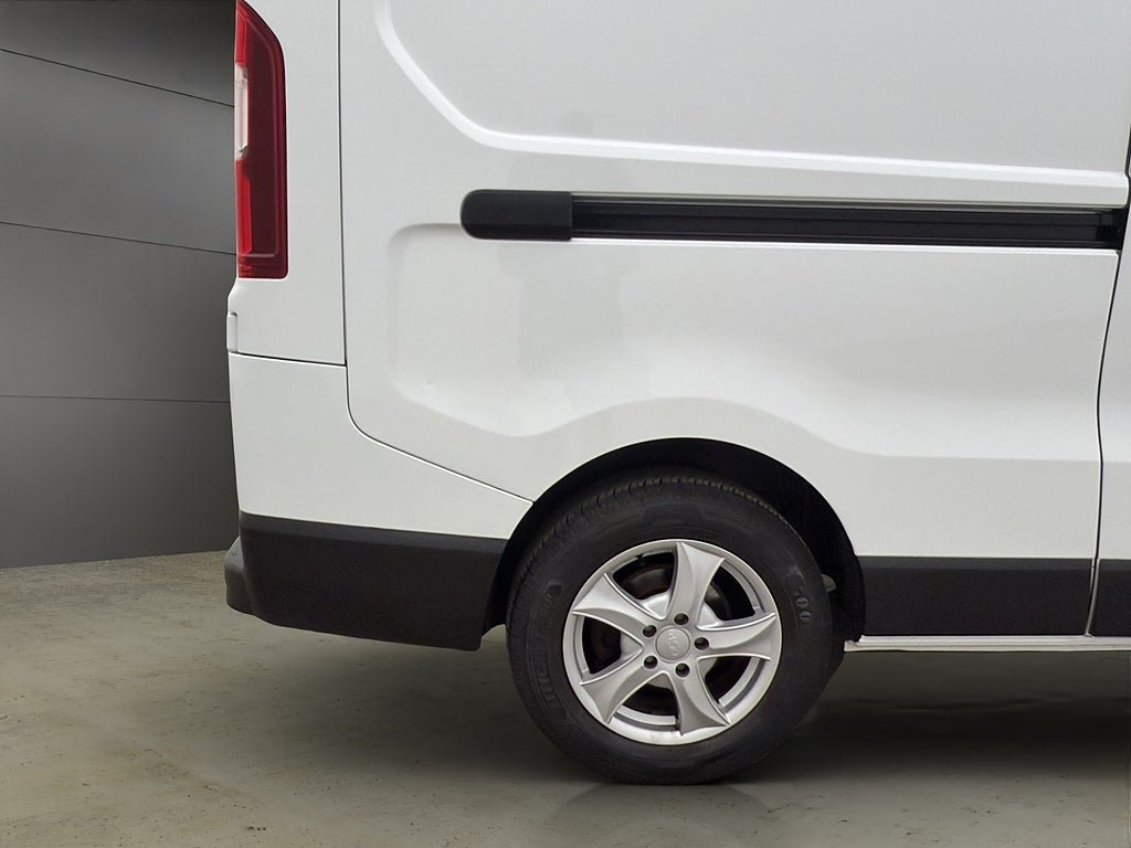 Vehicle Image 32