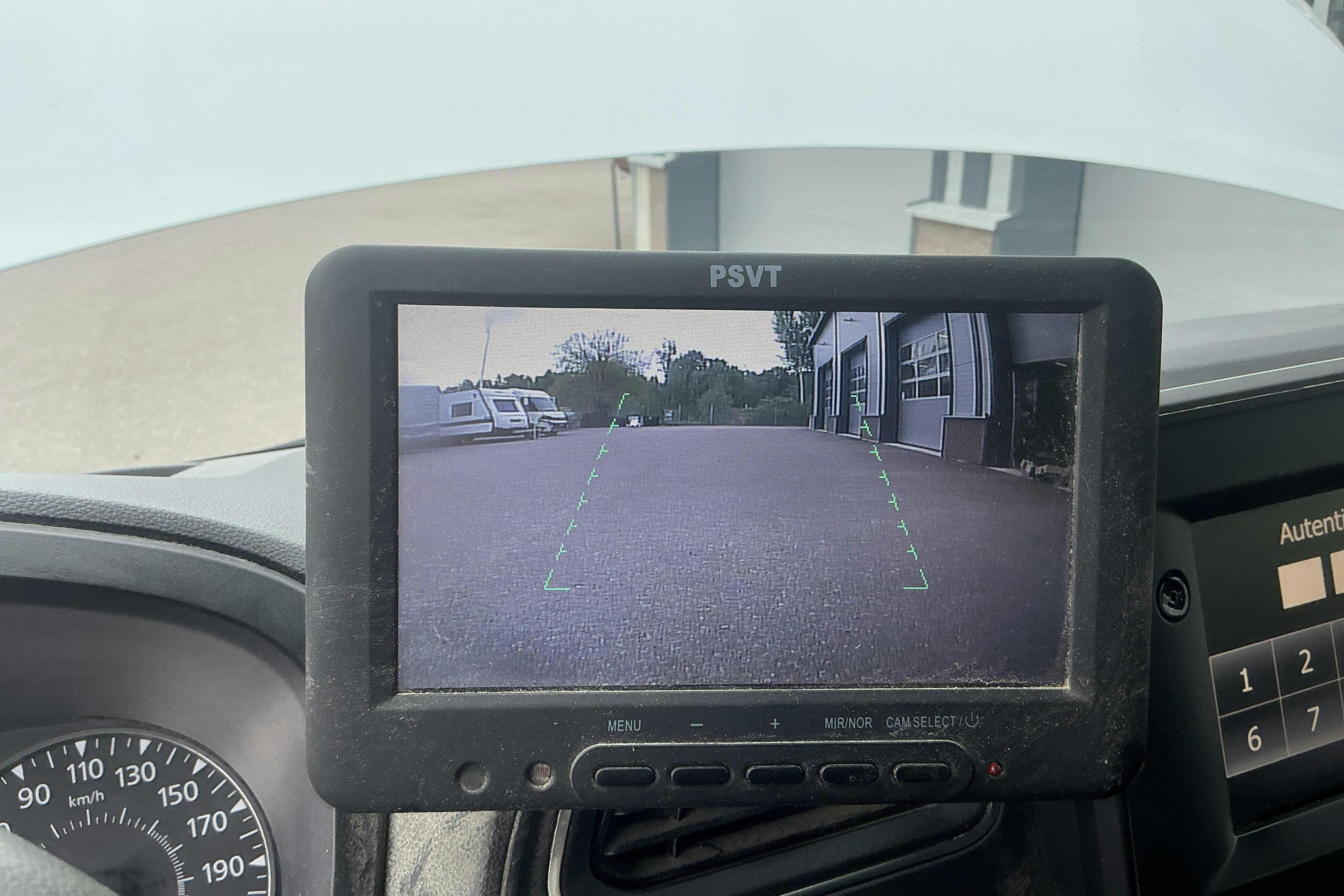 Vehicle Image 12