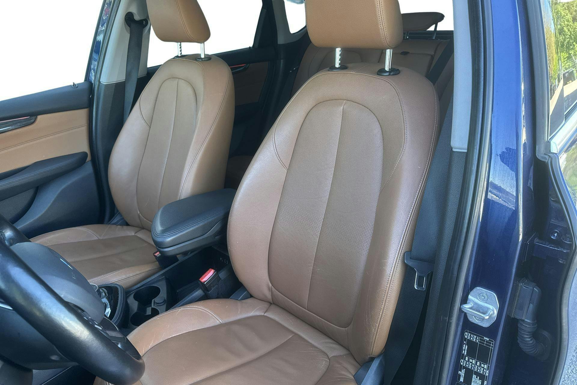Vehicle Image 16