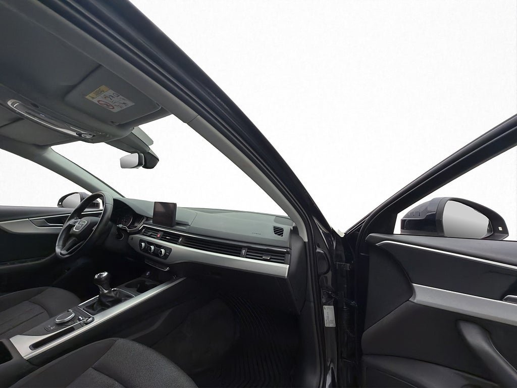 Vehicle Image 25