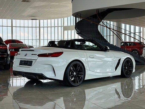 Vehicle Image 7