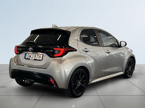 Vehicle Image 6