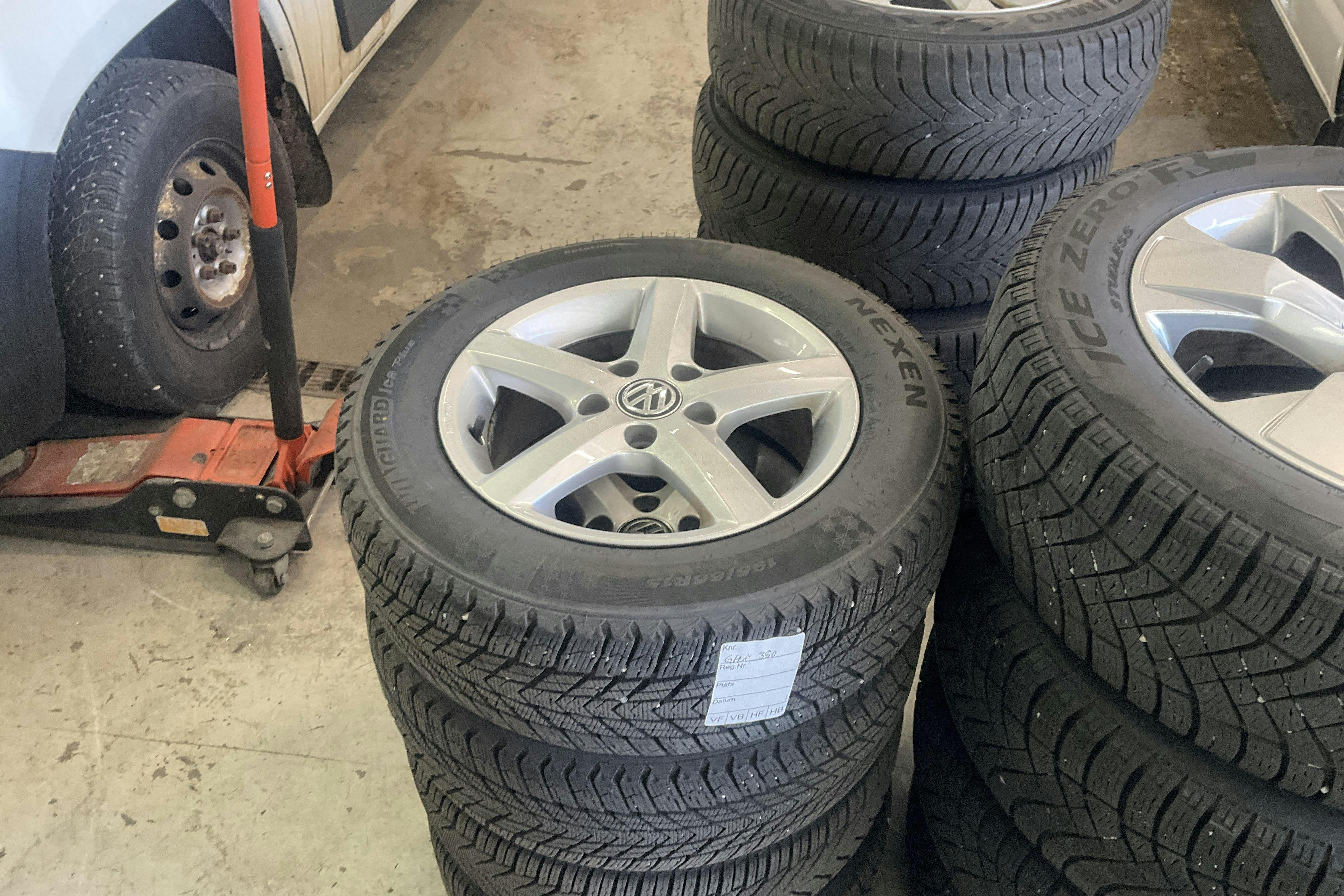 Vehicle Image 12