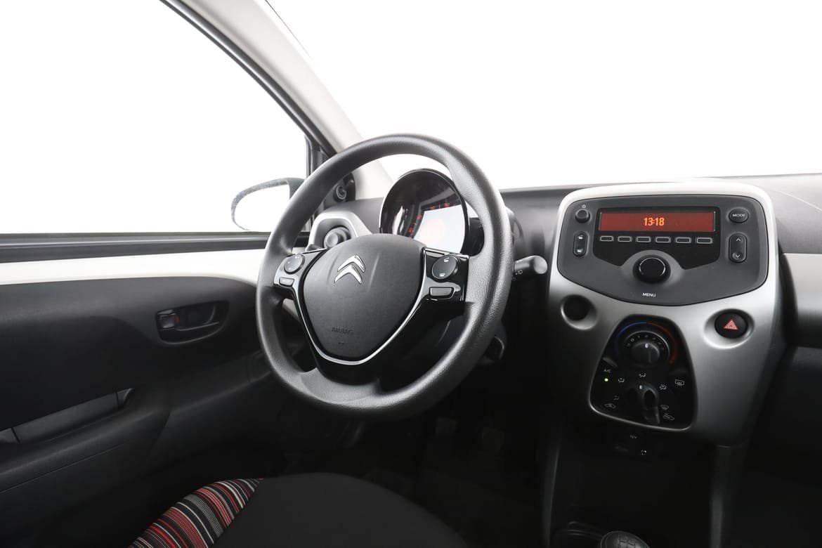 Vehicle Image 12