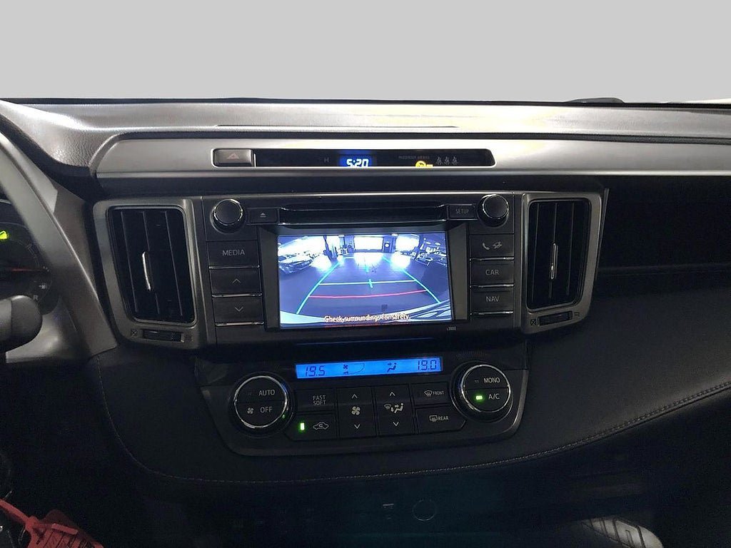 Vehicle Image 16