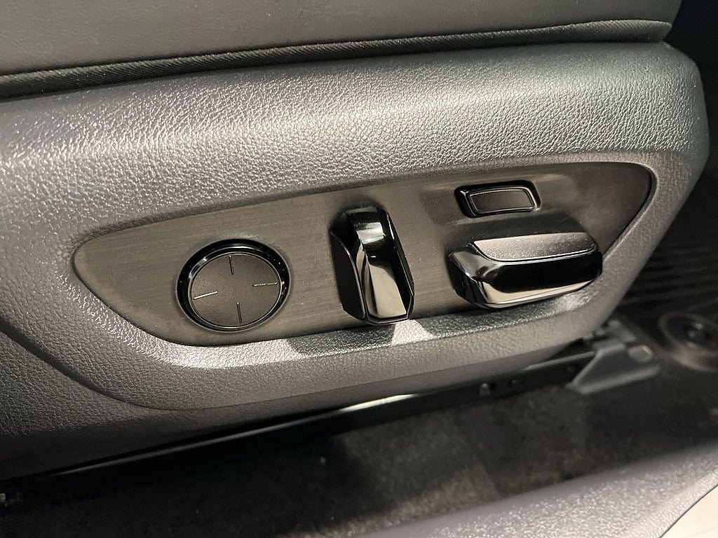 Vehicle Image 40