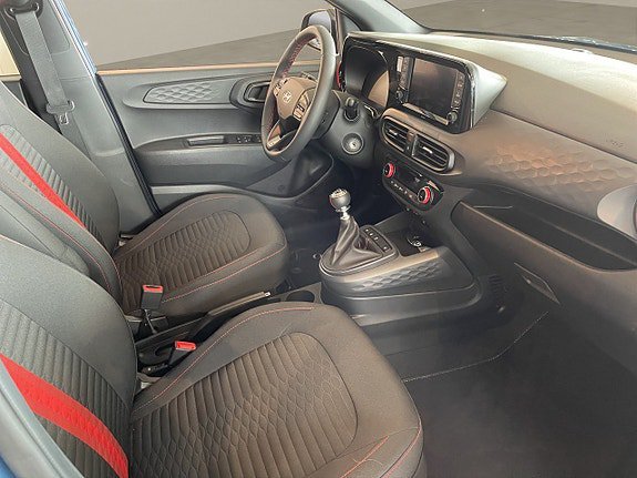 Vehicle Image 12