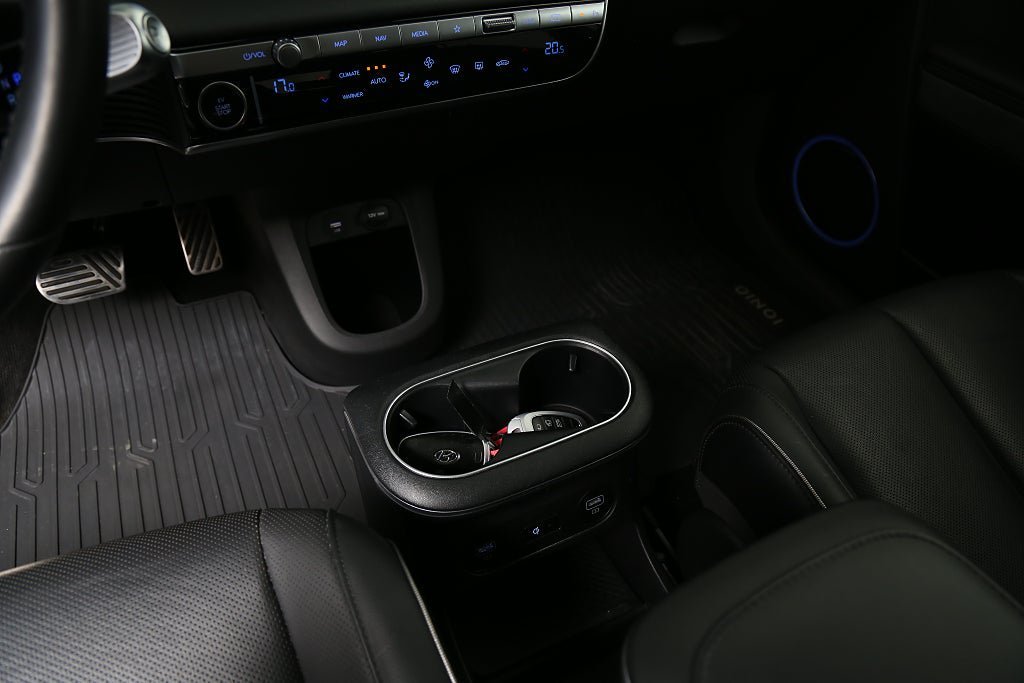 Vehicle Image 10