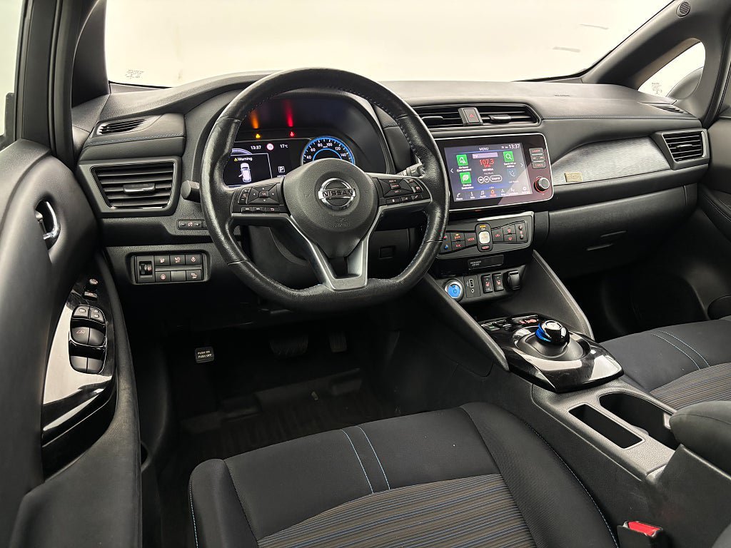 Vehicle Image 17