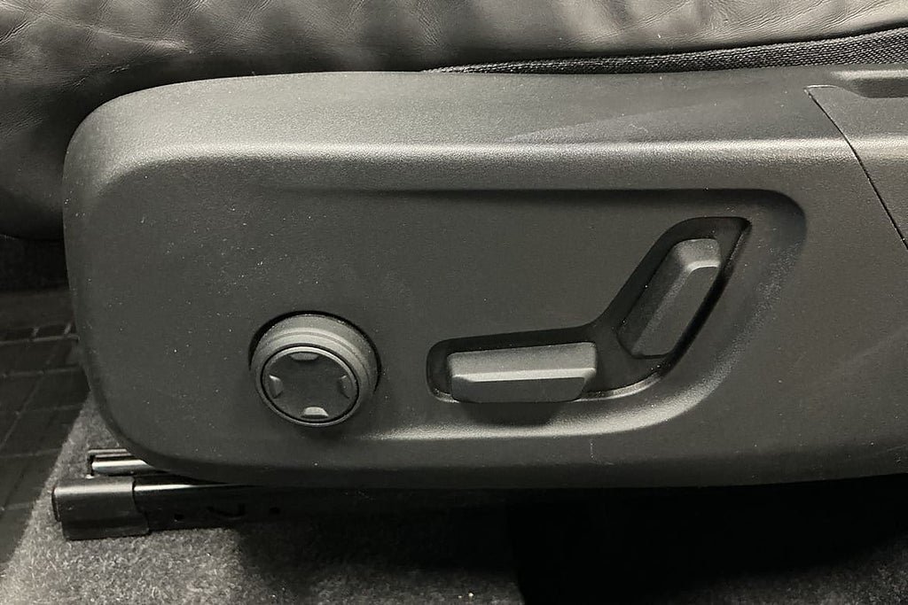 Vehicle Image 24