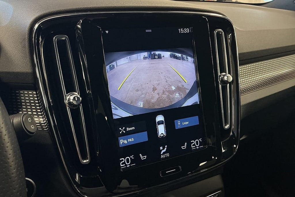 Vehicle Image 25