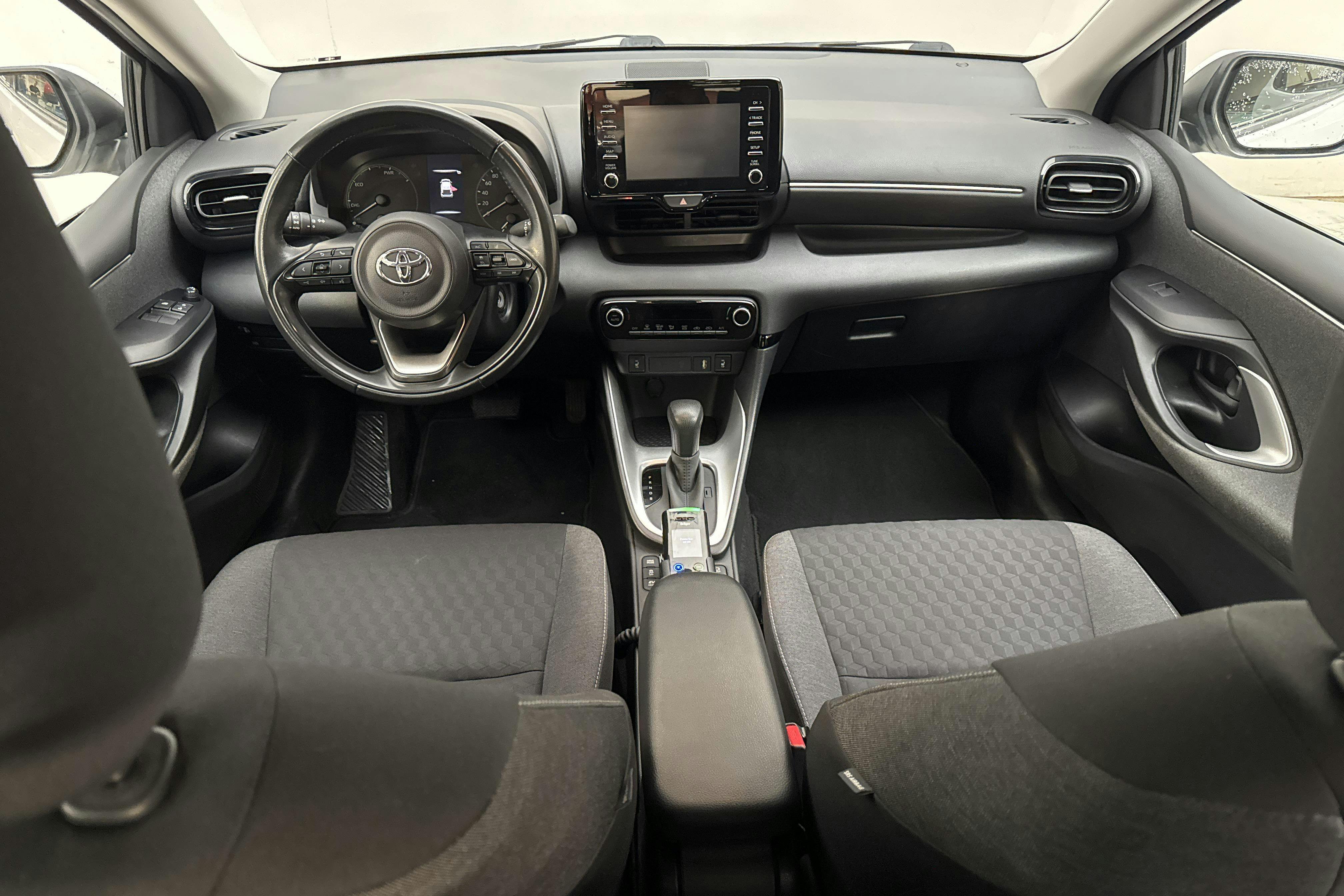 Vehicle Image 6