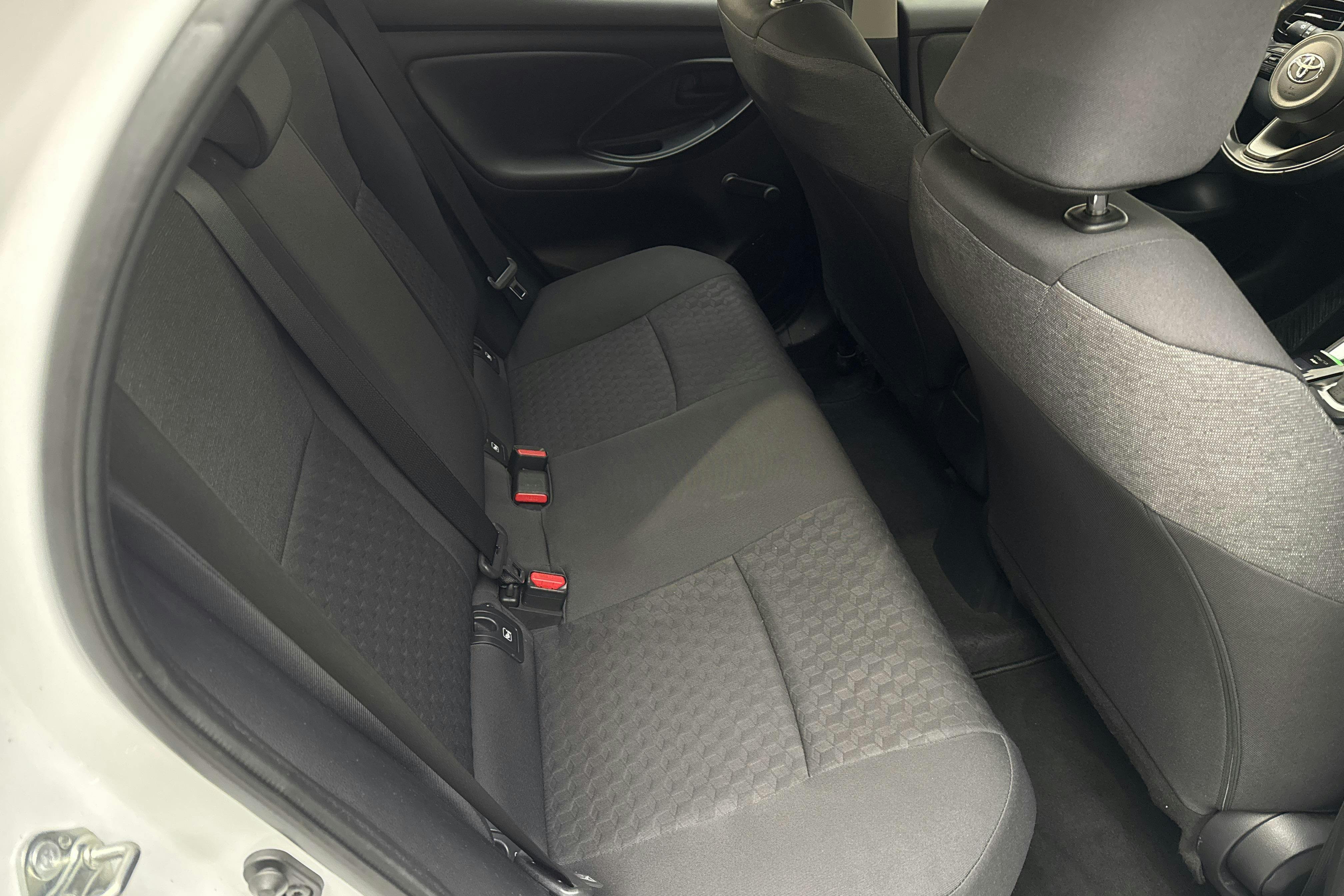 Vehicle Image 8
