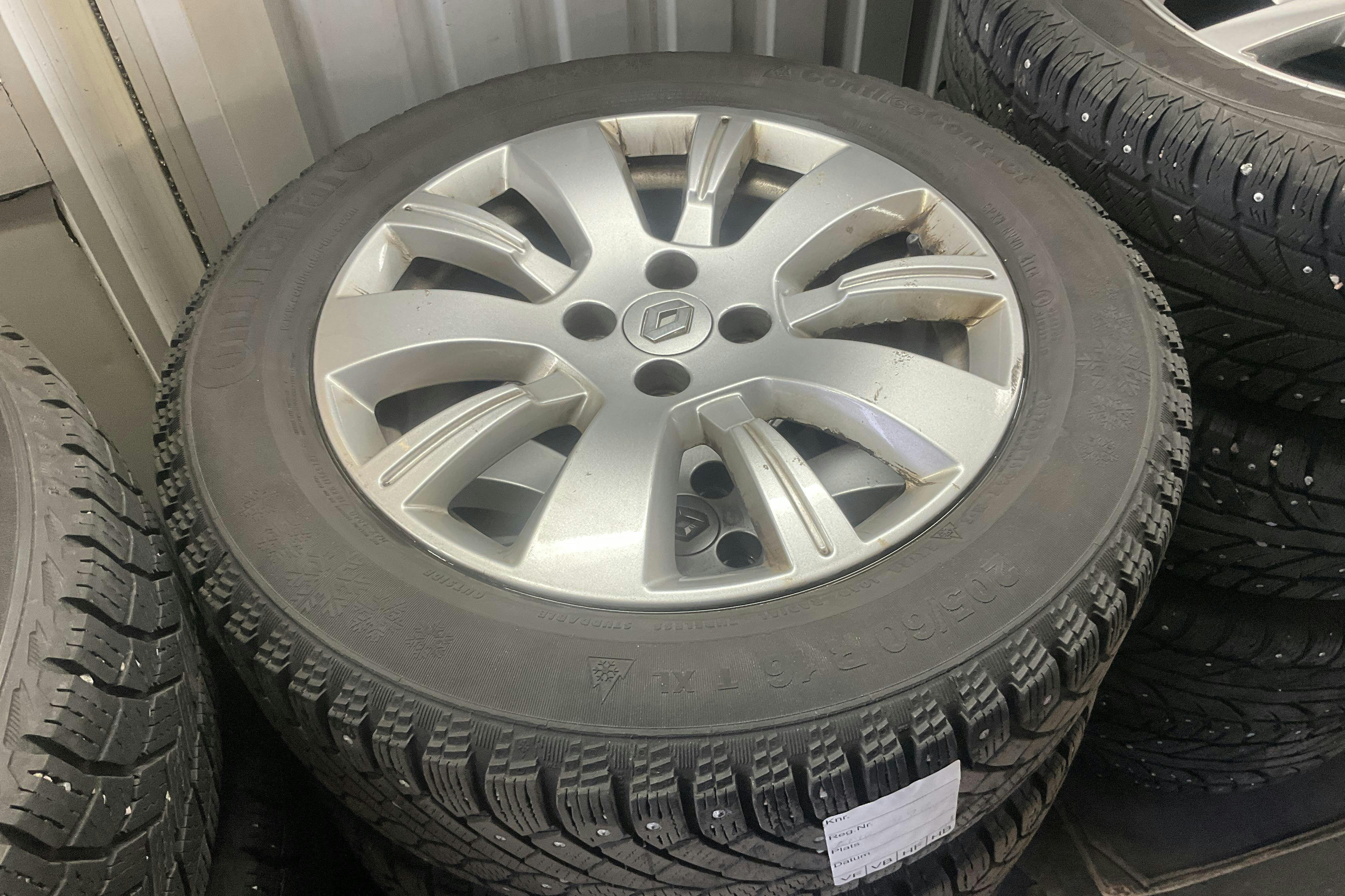 Vehicle Image 12