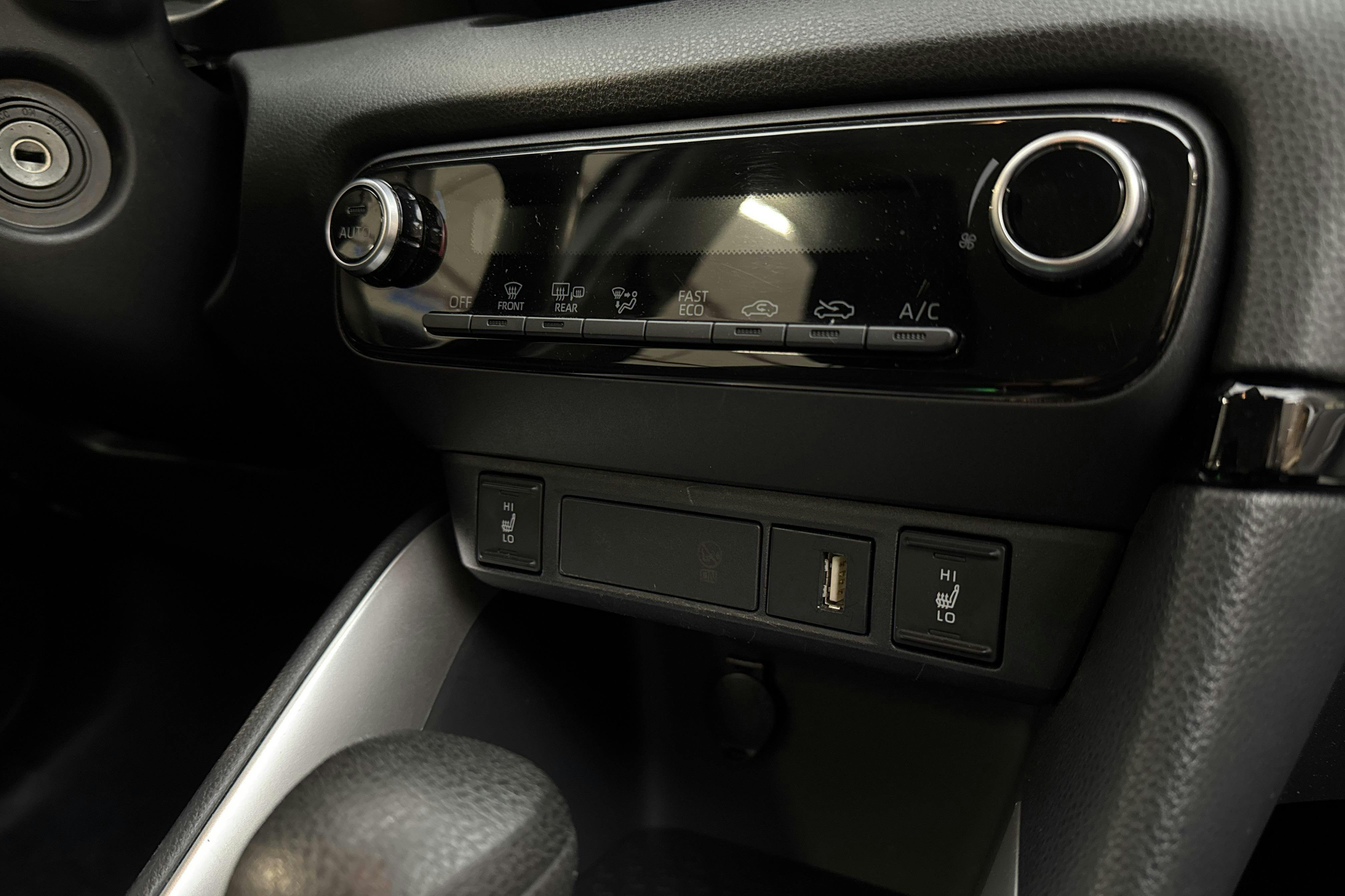 Vehicle Image 14