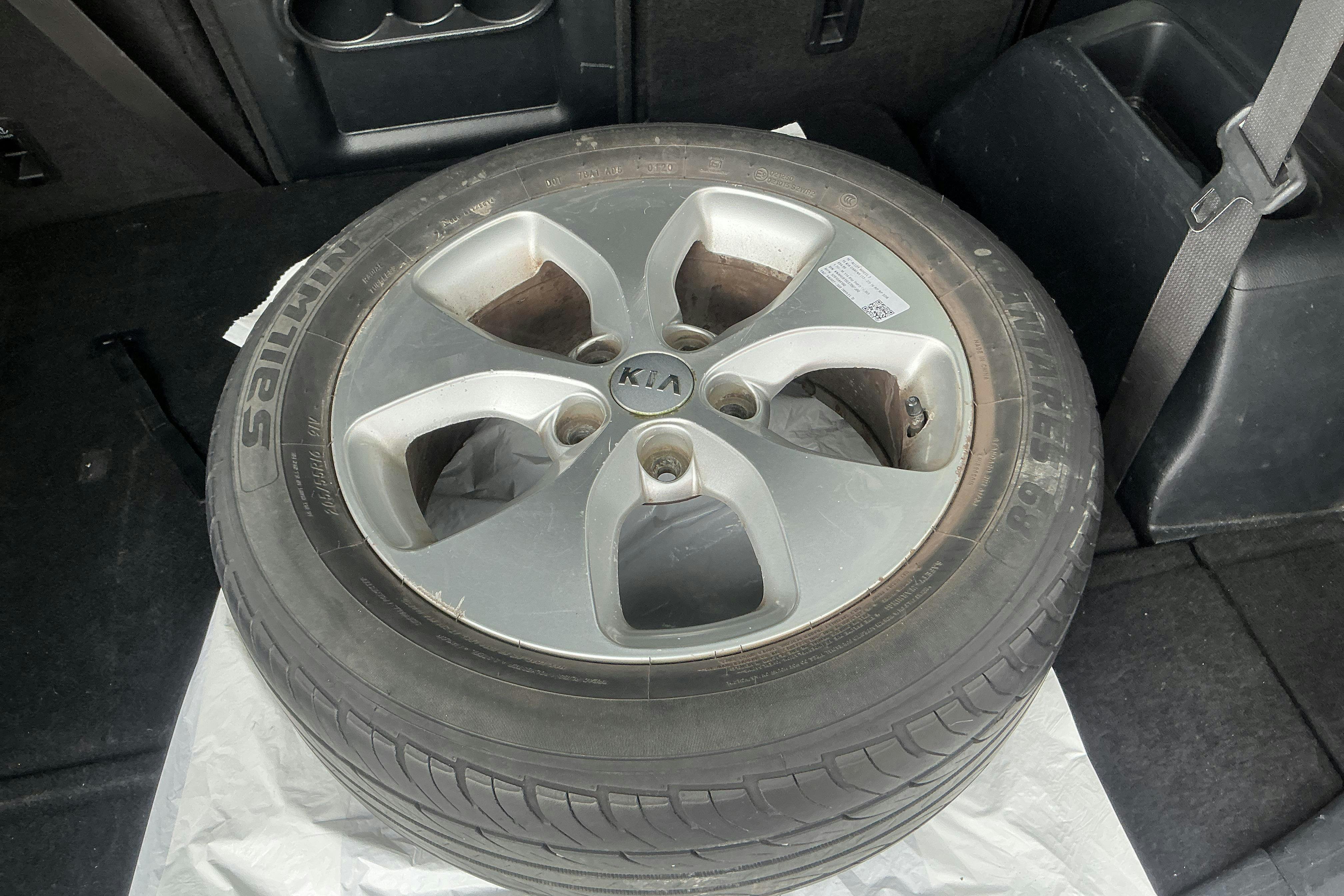 Vehicle Image 15