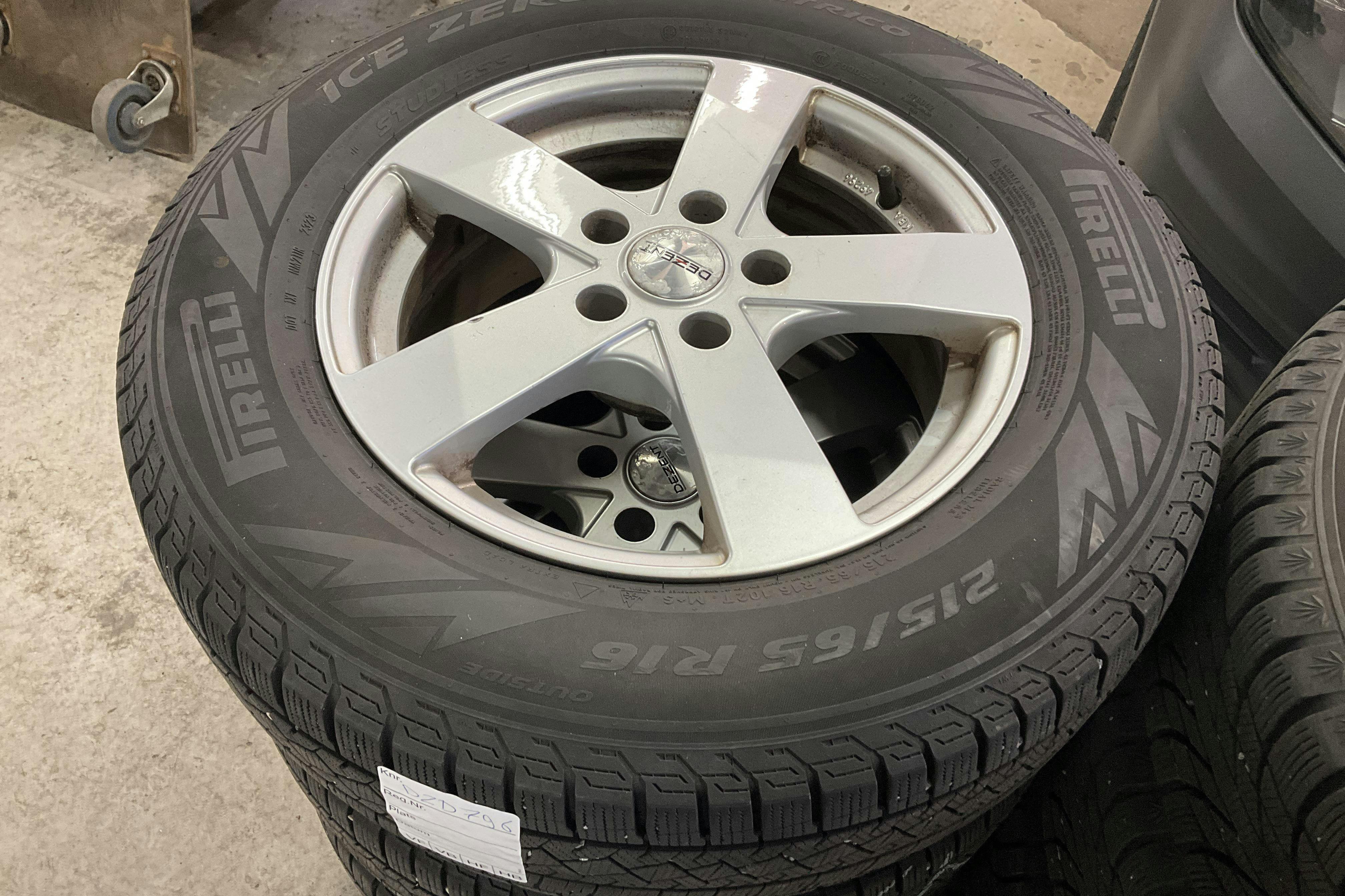Vehicle Image 12