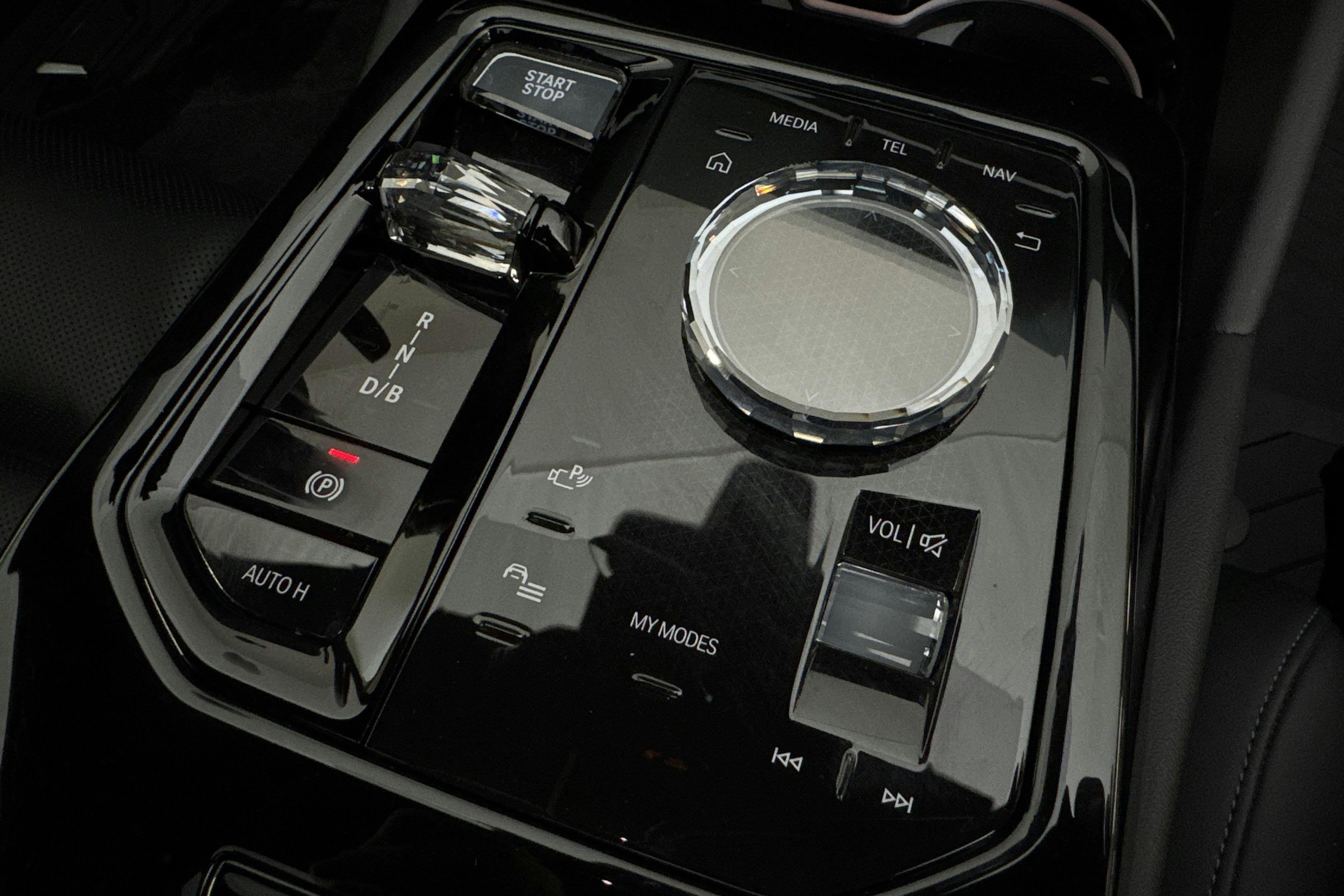 Vehicle Image 16