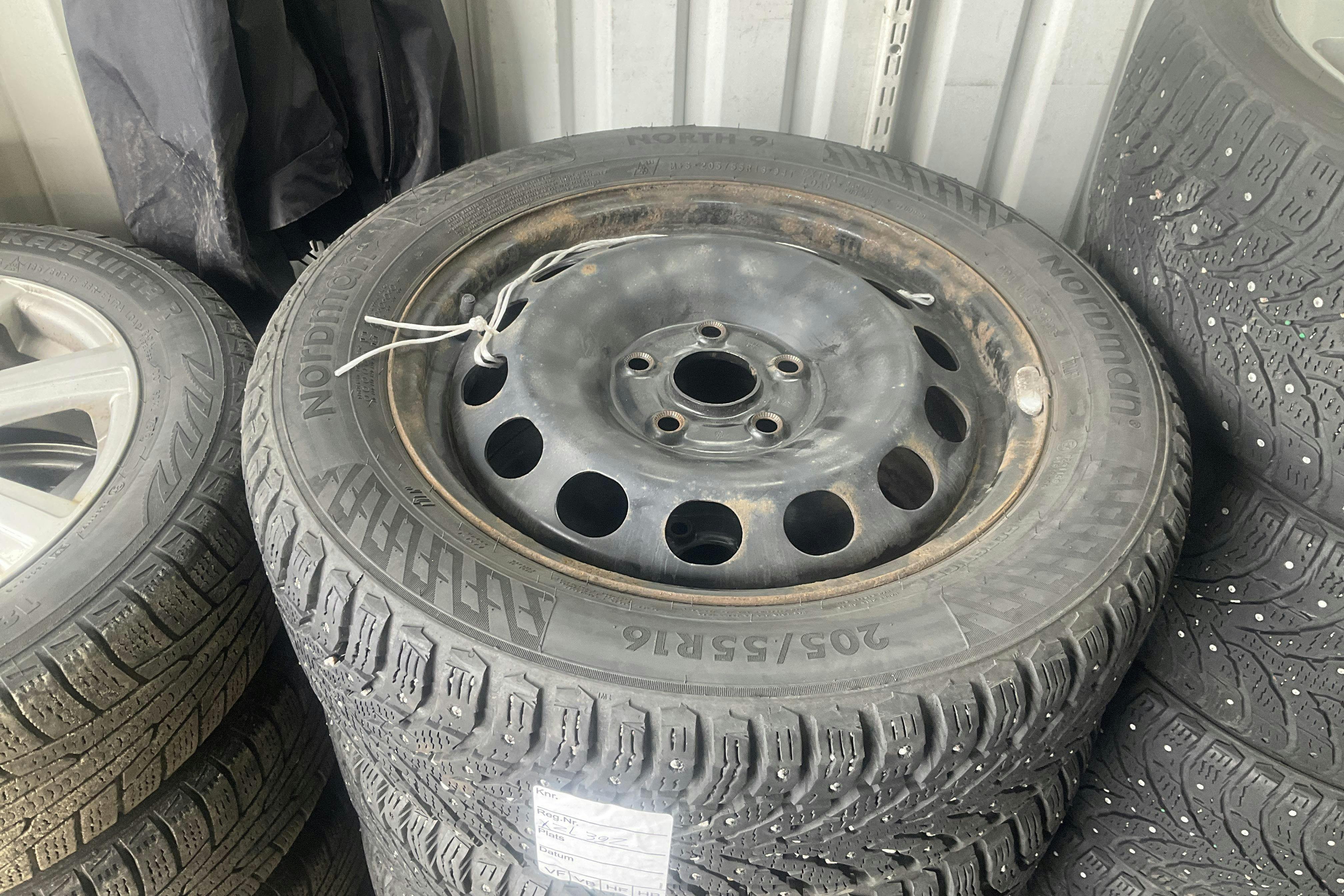 Vehicle Image 16