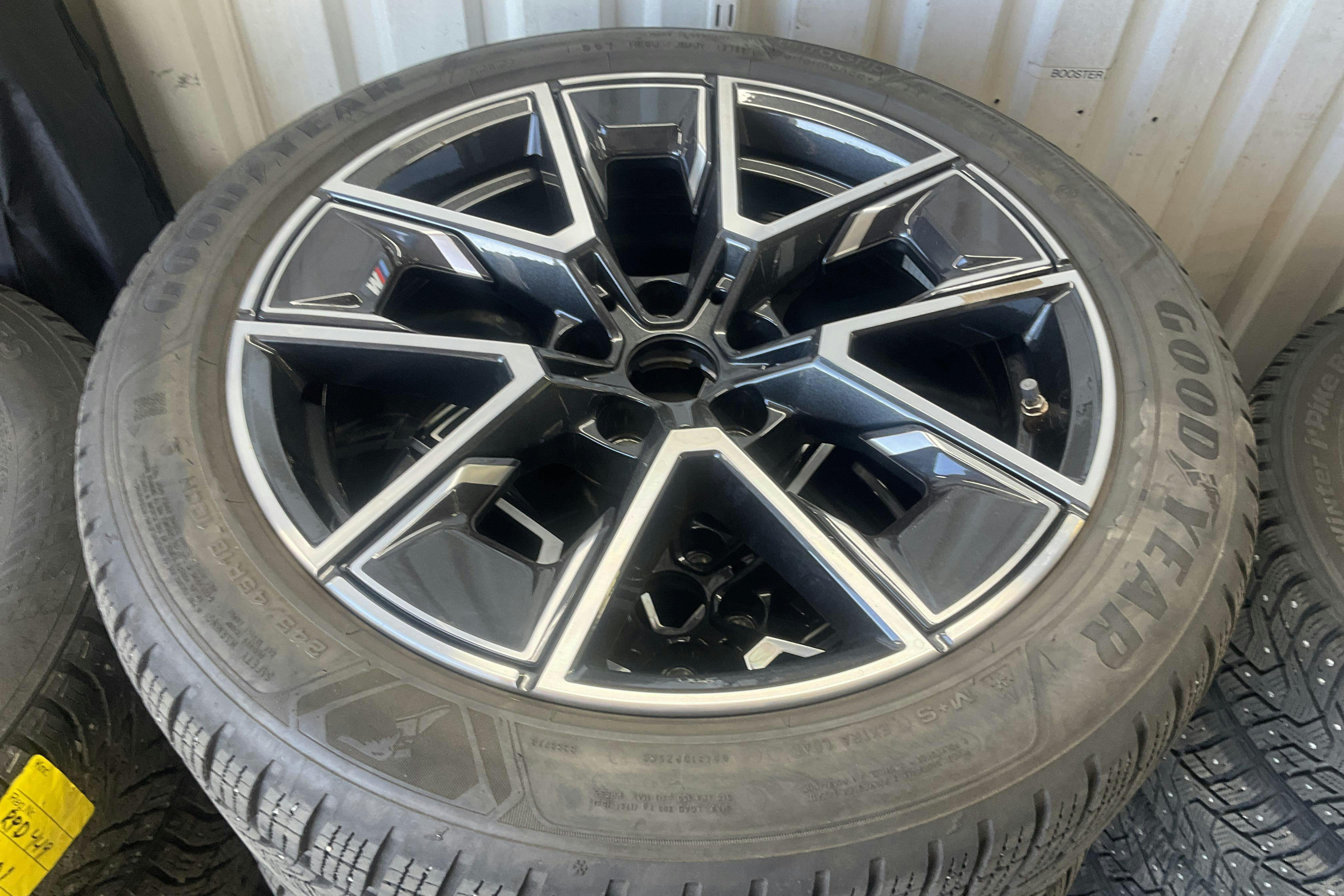 Vehicle Image 17