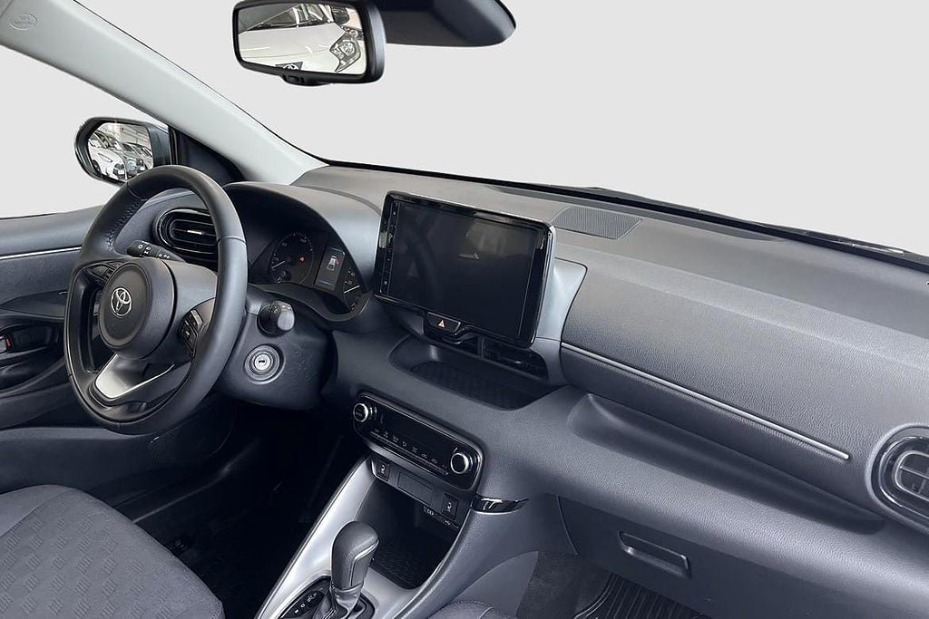 Vehicle Image 8