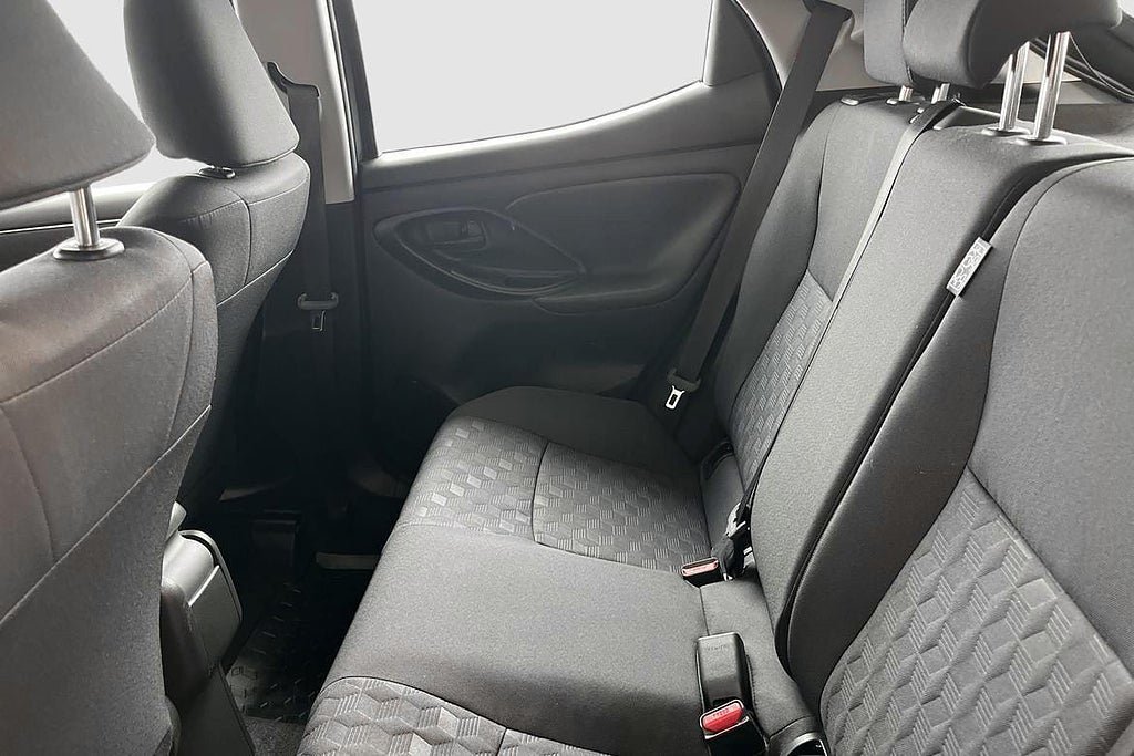 Vehicle Image 9