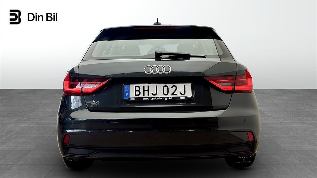 Vehicle Image 5