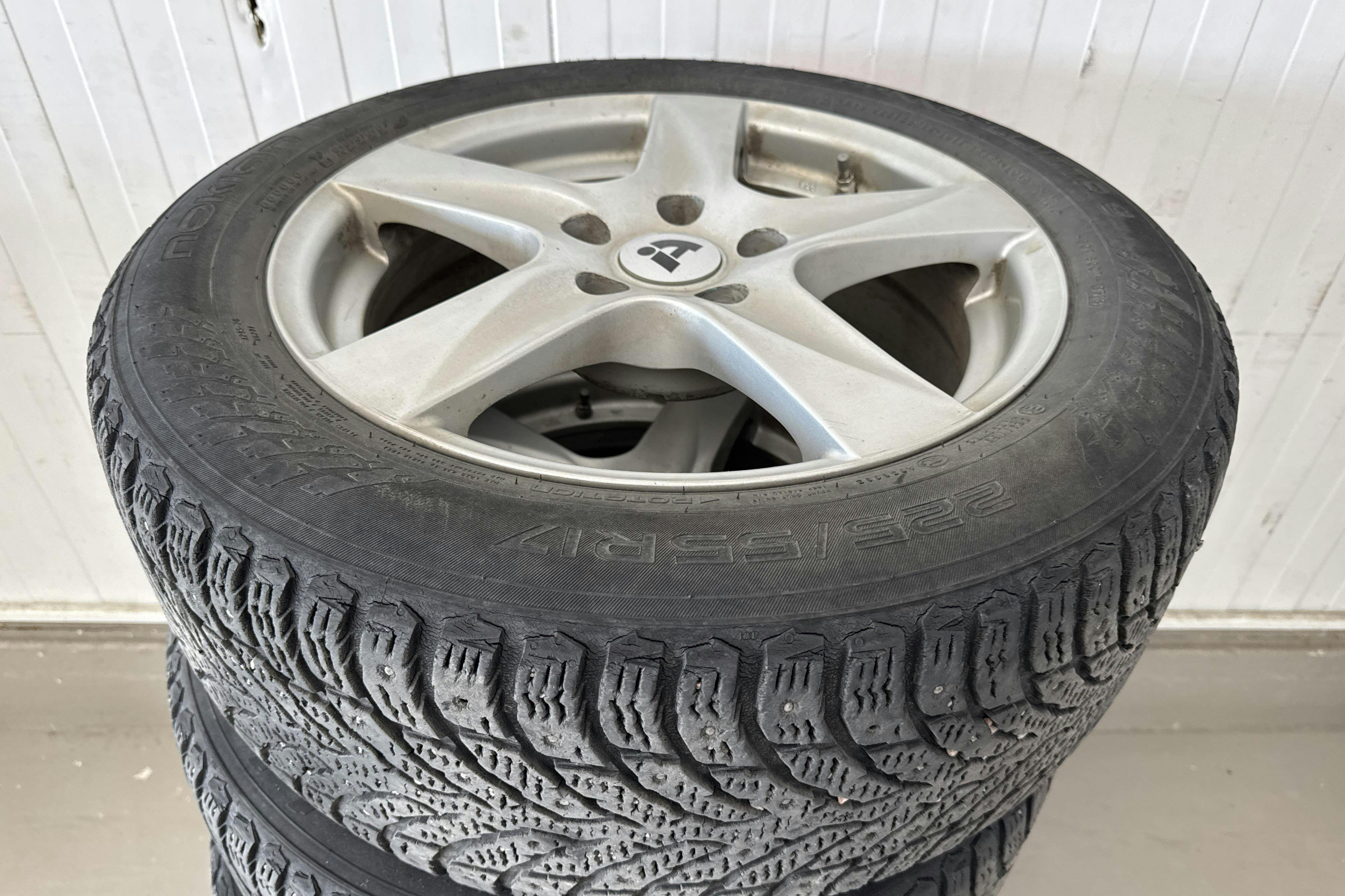 Vehicle Image 21