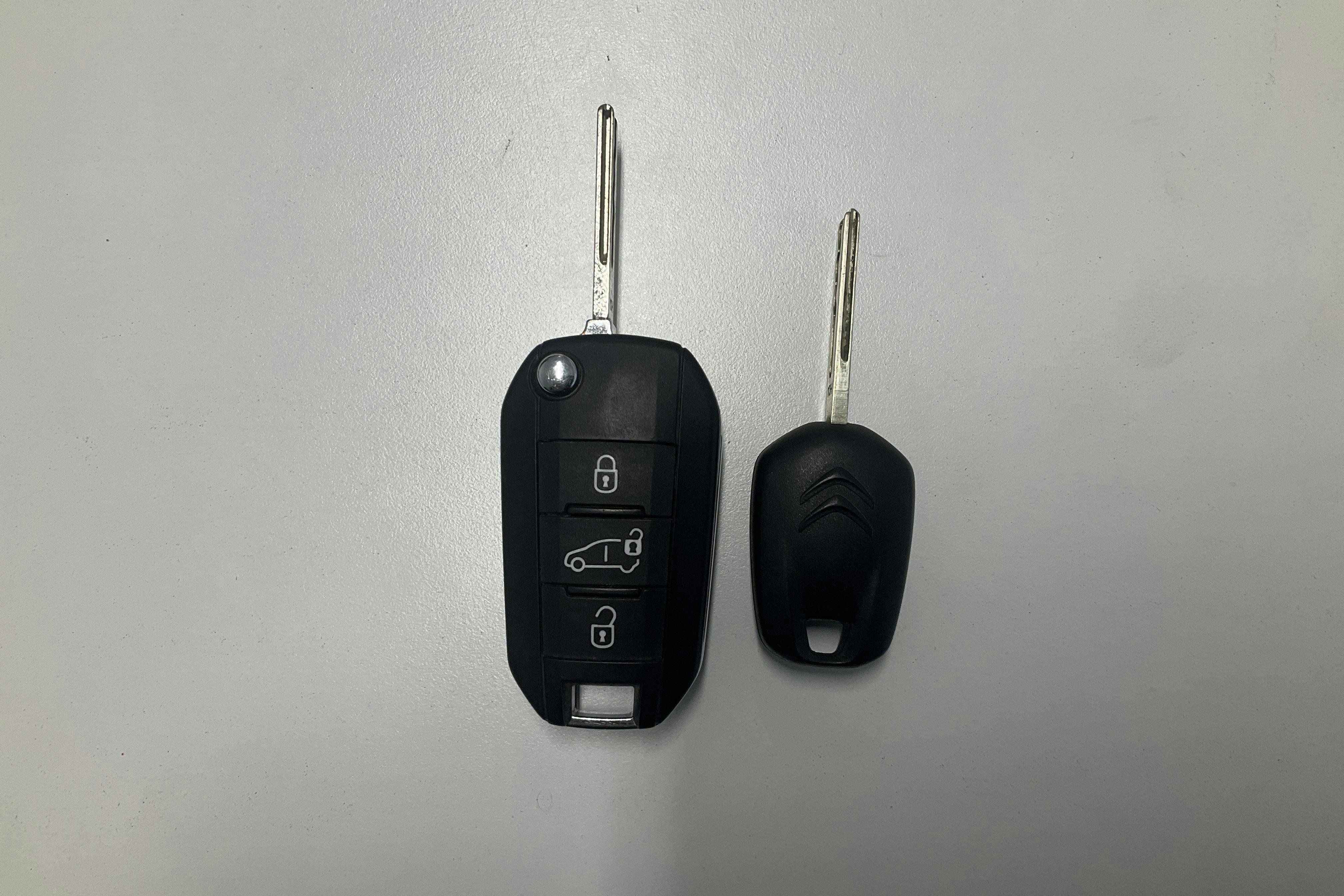 Vehicle Image 22