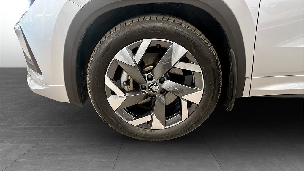 Vehicle Image 6