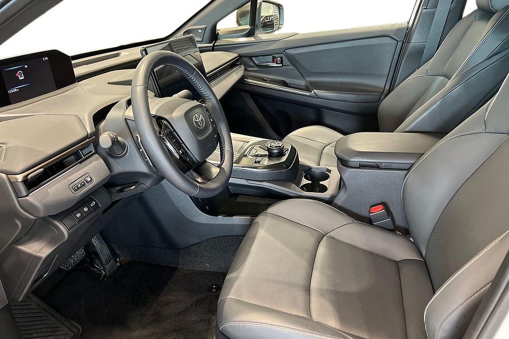 Vehicle Image 14