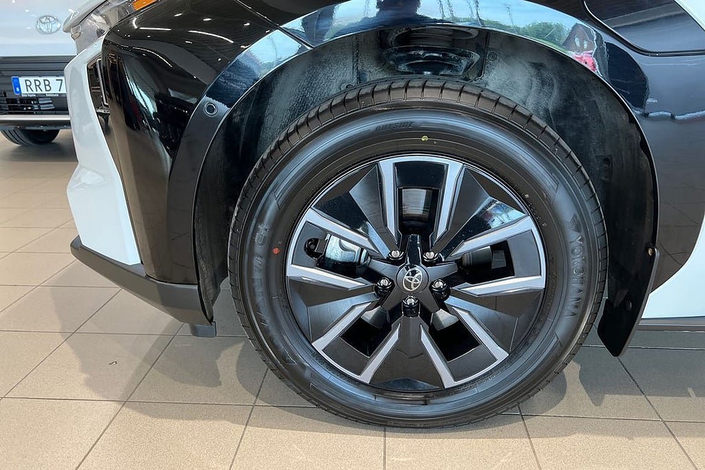 Vehicle Image 17