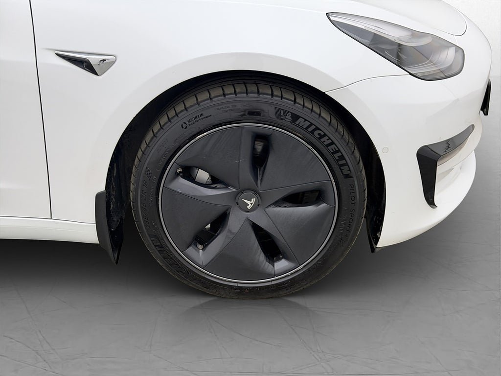 Vehicle Image 32