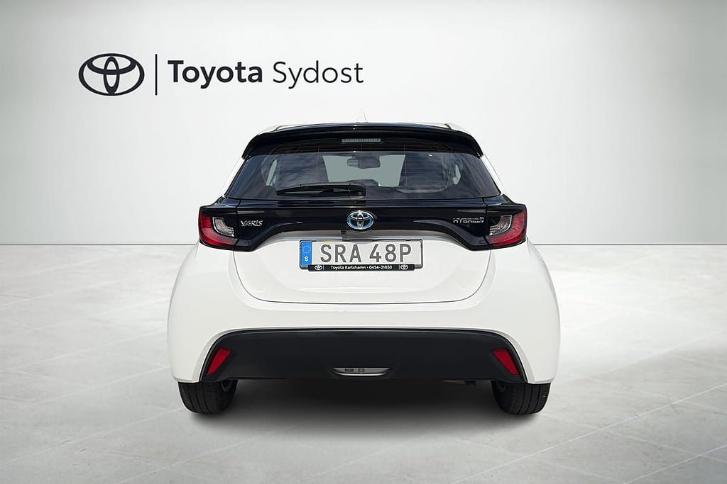 Vehicle Image 5