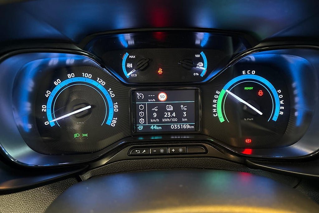 Vehicle Image 11