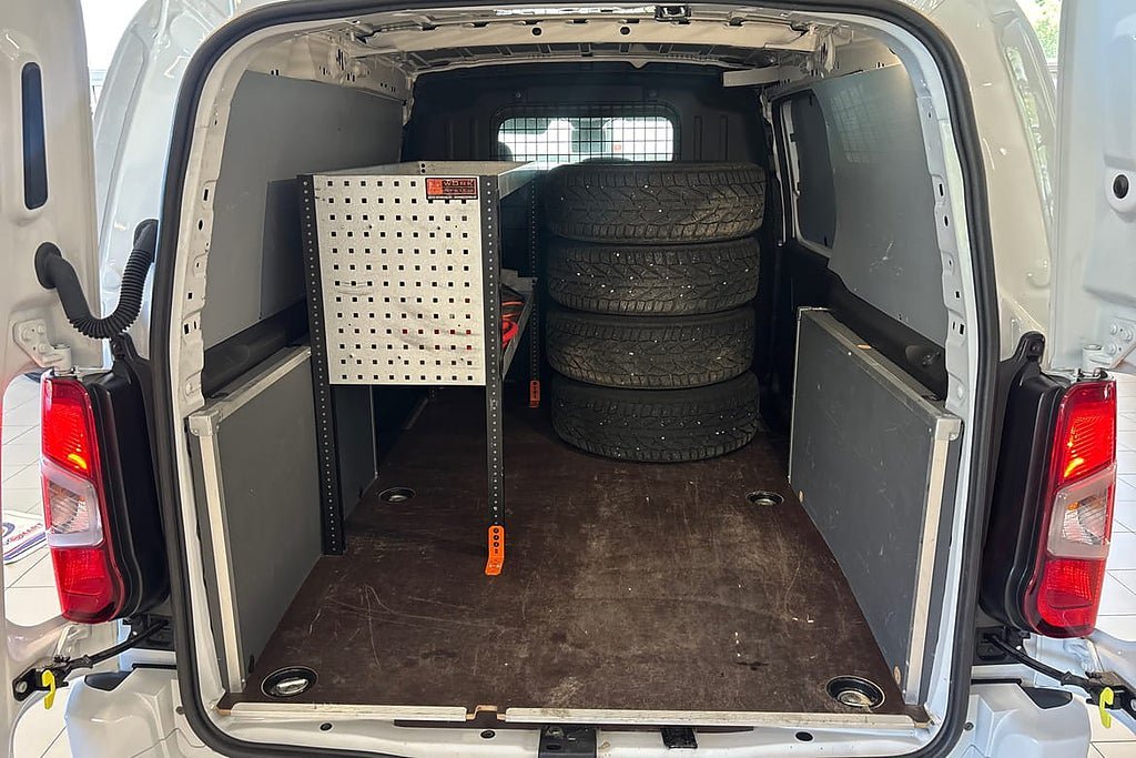 Vehicle Image 9