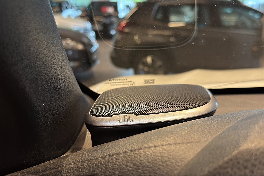 Vehicle Image 25