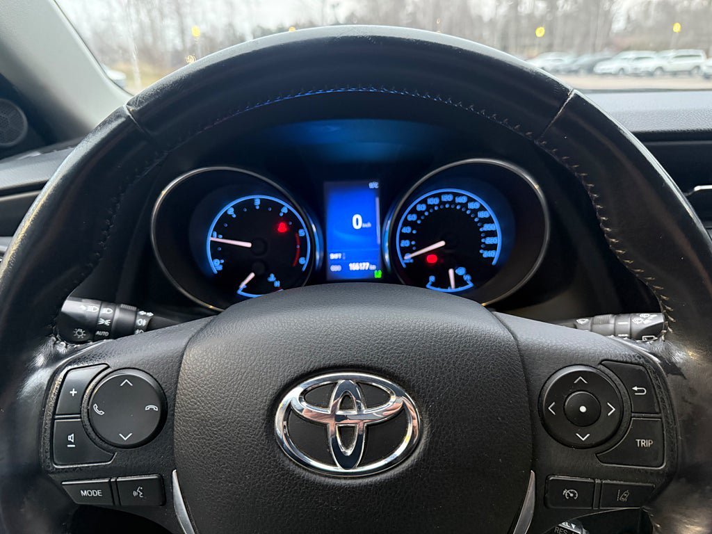 Vehicle Image 9