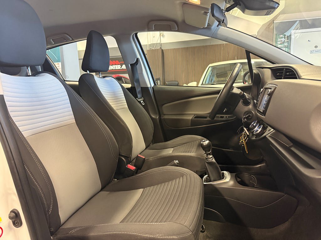 Vehicle Image 17