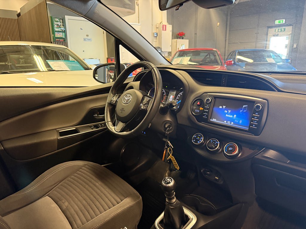 Vehicle Image 18
