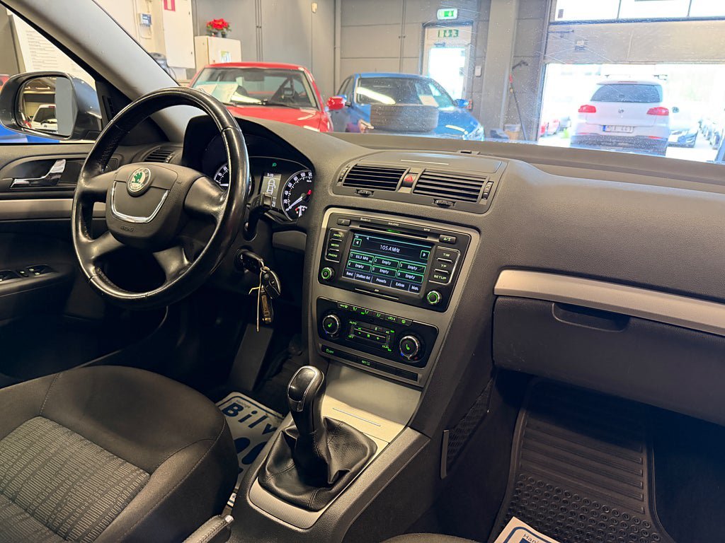 Vehicle Image 17