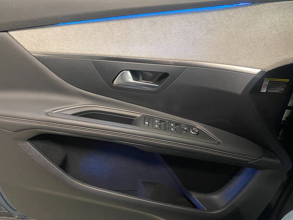 Vehicle Image 24