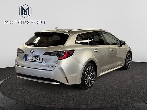 Vehicle Image 8