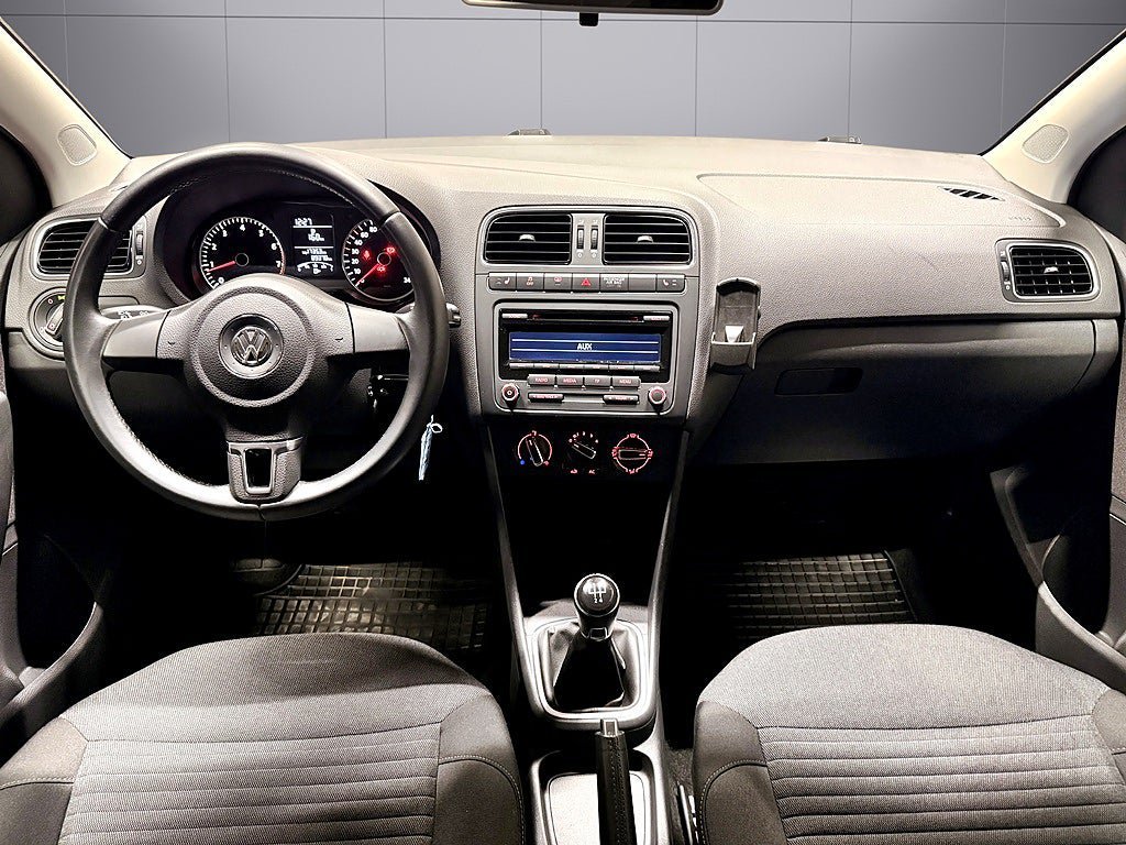 Vehicle Image 9