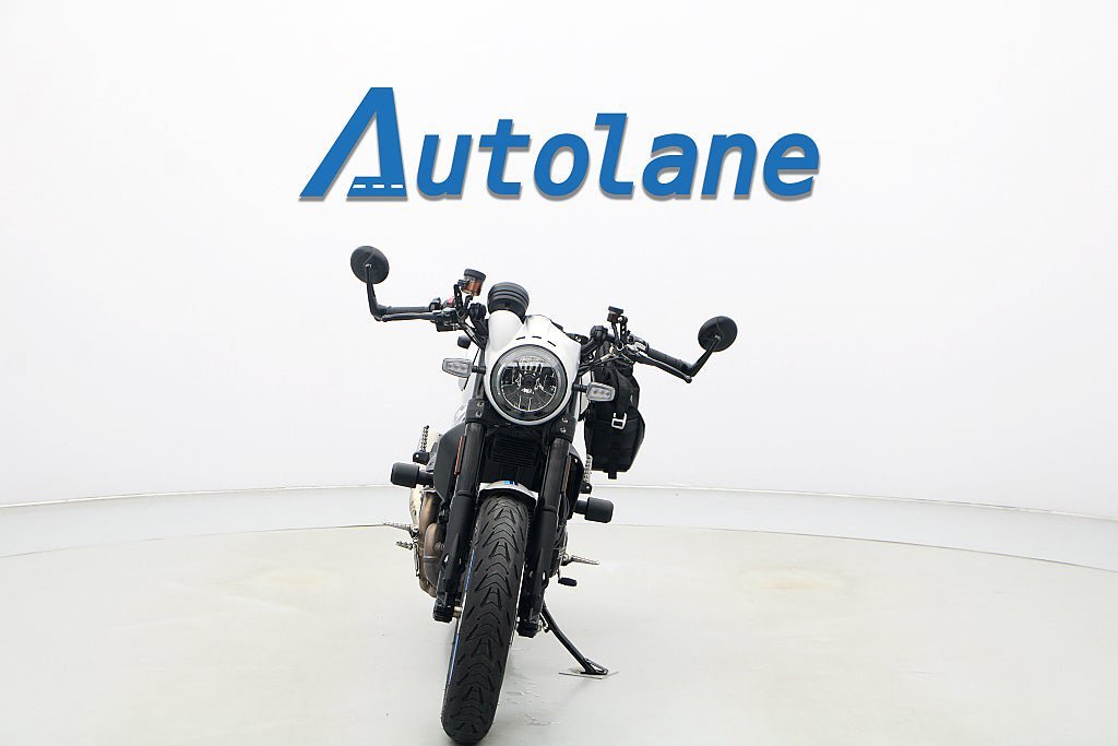 Vehicle Image 7