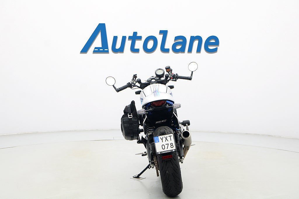 Vehicle Image 8