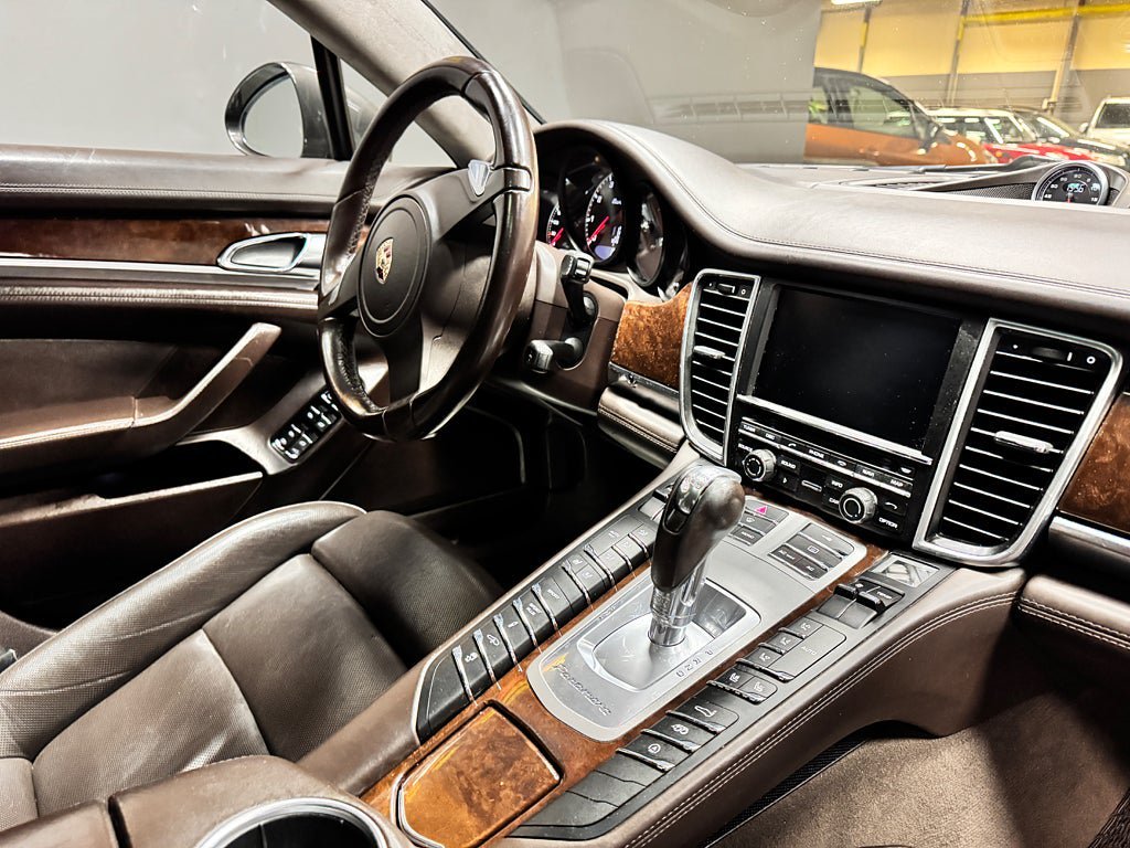 Vehicle Image 12