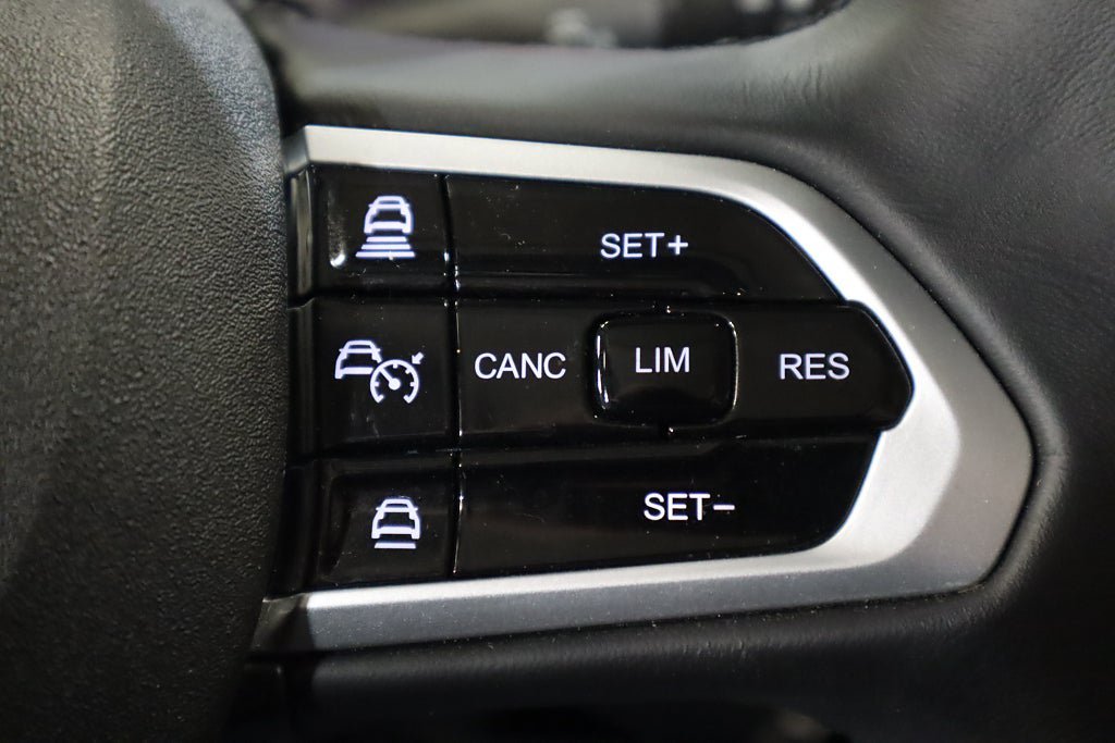 Vehicle Image 32